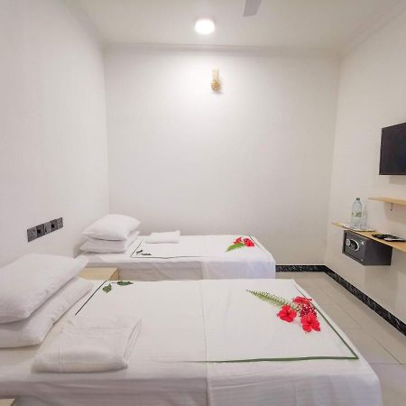 Sky Inn Thoddoo Luaran gambar