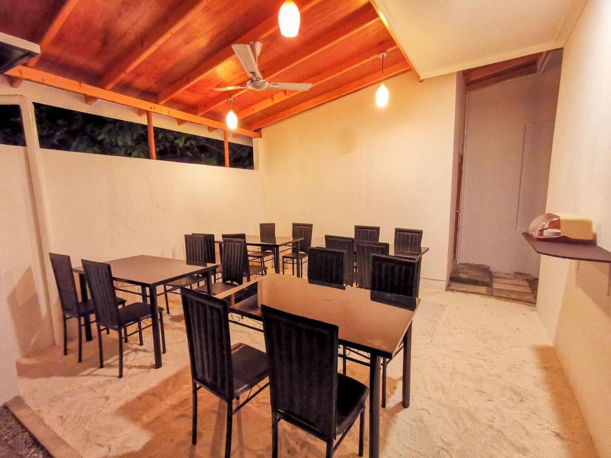 Sky Inn Thoddoo Luaran gambar